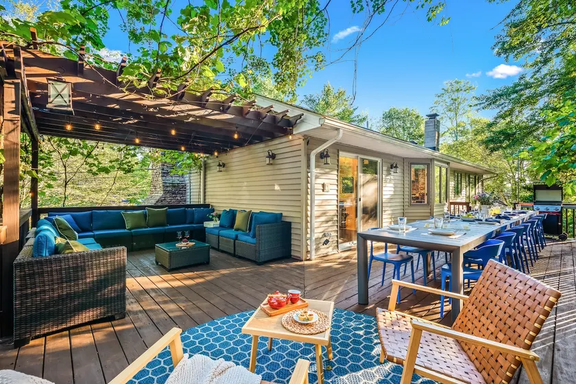 Sleeps 16 | Lake Access | Hot Tub | Sauna | Arcade - Image 1