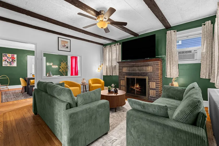 Charming 4BR Retreat in Arlington Sleeps 12 NearDC - Image 1