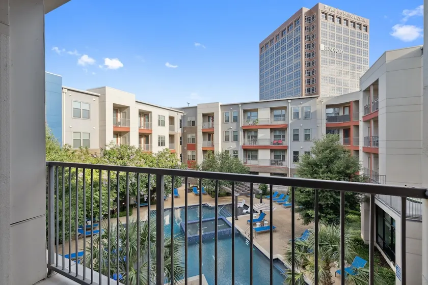Lively 1BR + Balcony Overlooking Midtown+Parking - Image 1