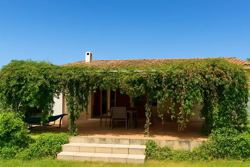 Private villa with exclusive pool and garden - Image 1