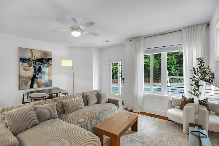 The Verde - Modern Luxe 2BD/2BA • 5 Mins to VCU - Image 1