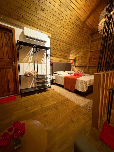 Super Cozy Chalet with Air Conditioning and Wi-Fi - Image 1