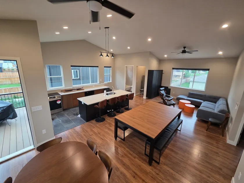 Sunny Guest House Retreat (New-Build Modern Style) - Image 1