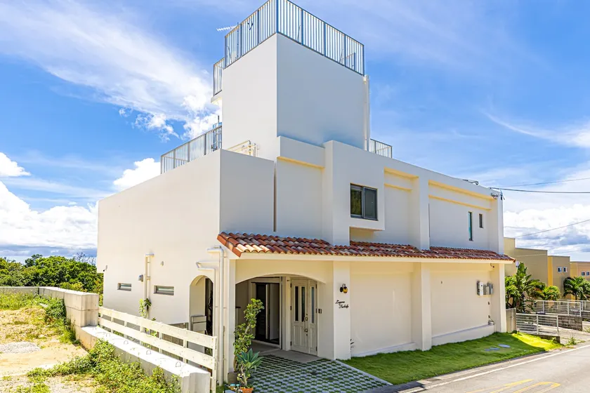 Opened in July 2025 / 3-story building with elevator / Accommodates up to 10 people - Image 1