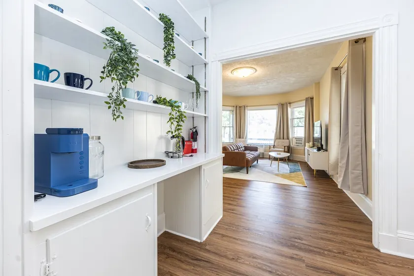 Broadway Vibes Only 1BR w/ 2 Beds Best Location - Image 1