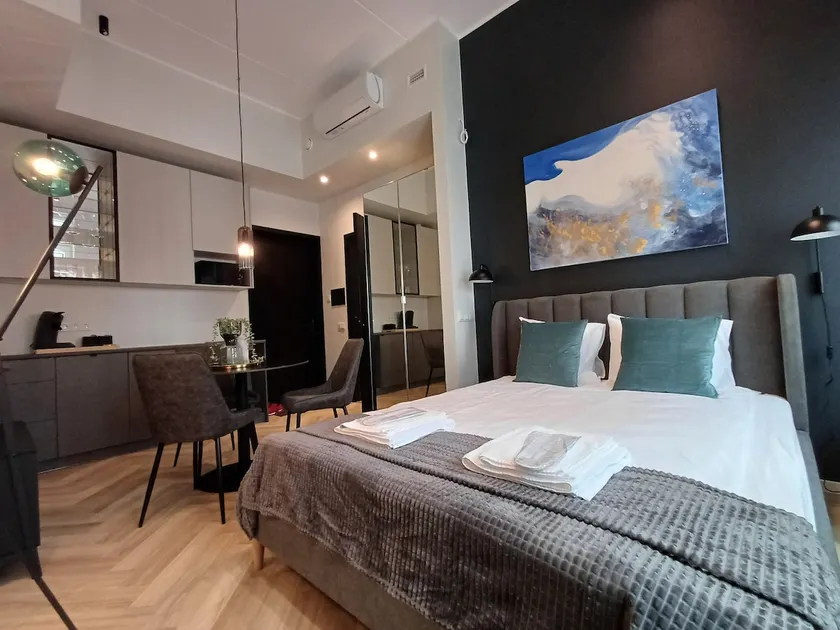 Luise LuXe Suites Premium Apartment - Image 1