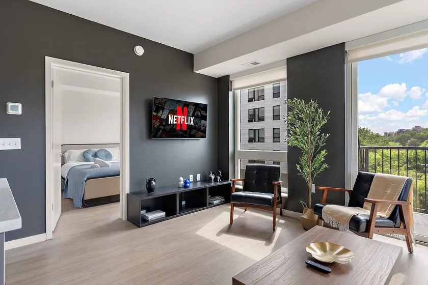 E426 Luxurious & Spacious 3BD Condo DT Minneapolis - Image 1