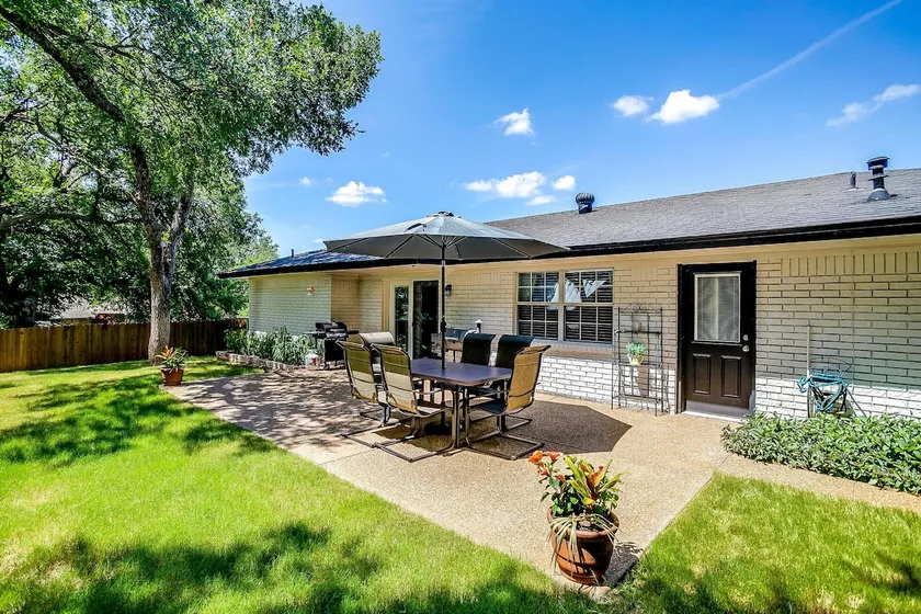 Good Times In Granbury-3BD-Downtown-Pool Table - Image 1