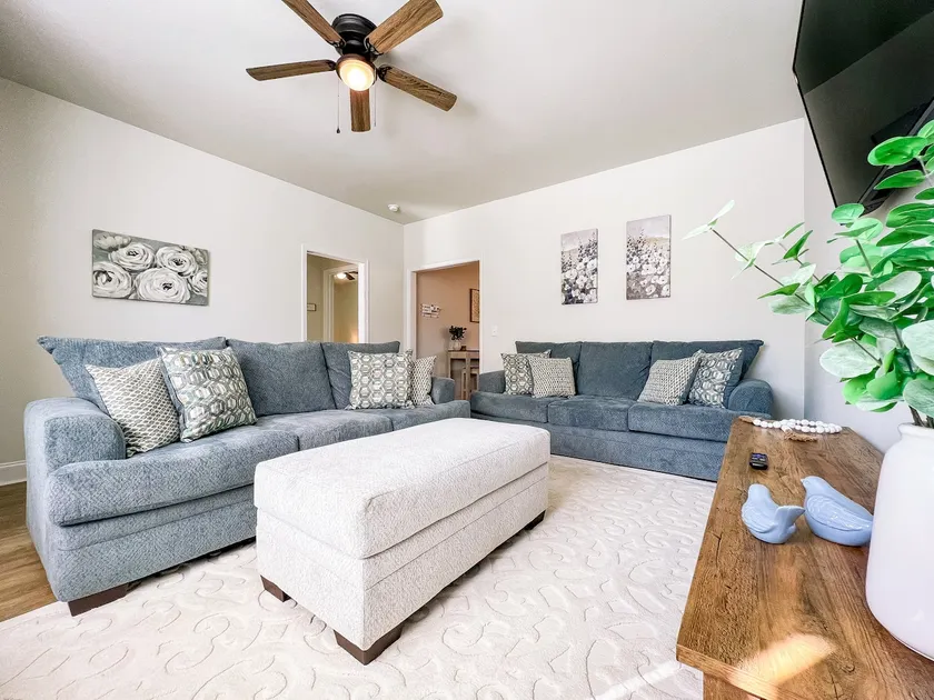 Quiet Home w/King Bed Near Beach - Image 1