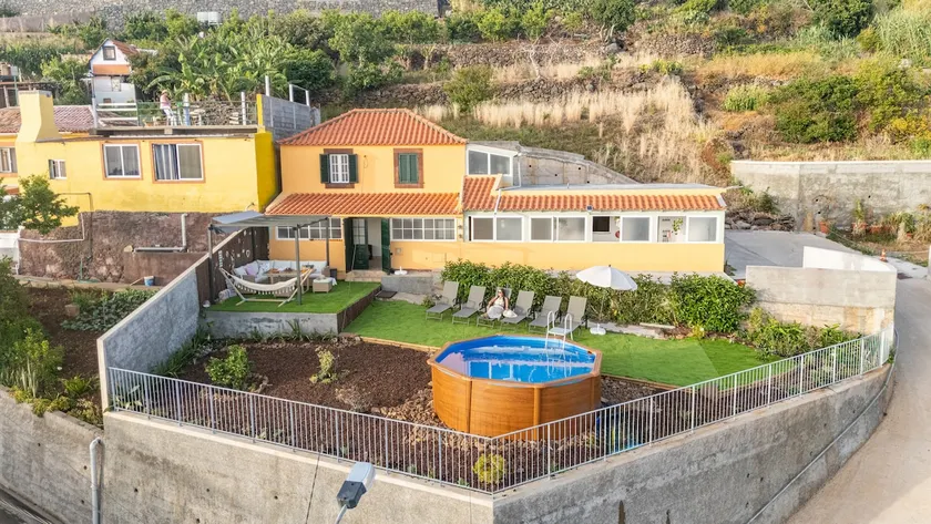 Hibiscus House by YOUR KEY - Image 1