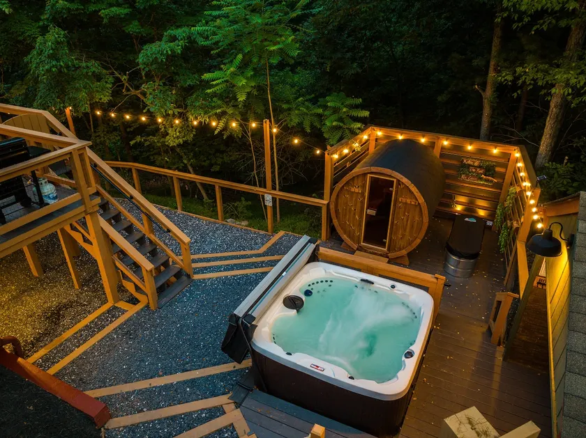 Fox&Hound Cabin: Cold Plunge, Sauna, Hot Tub, Dogs - Image 1