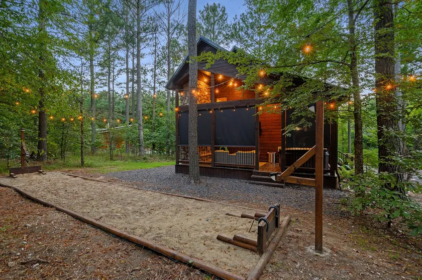 Romantic Broken Bow Cabin w/ Jacuzzi & Fire Pit! - Image 1
