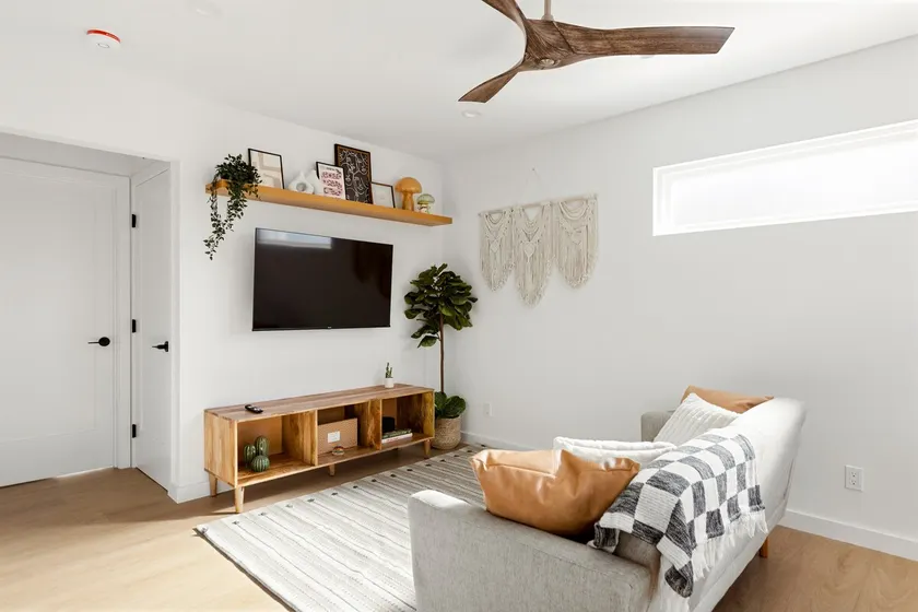 2 Bedrooms, Sleeps 4, 10 Min to Sofi & LAX - Image 1