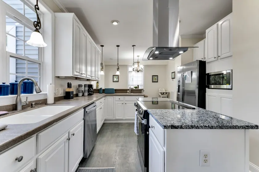 Norfolk 4BR Home Walk To Beach 2 Suites - Image 1