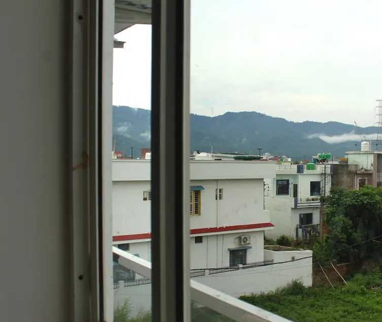 Peaceful and comfy 2BHK Flat Homestay in Rishikesh - Image 1