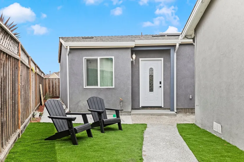 Jane's Home (CS) | Upgraded 2B House +HVAC - Image 1