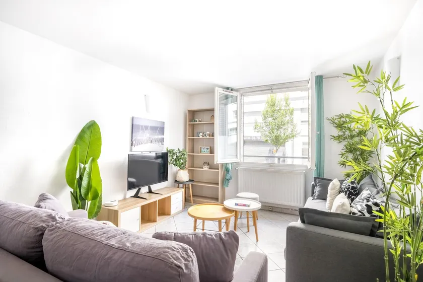 BnGo | Chic & Comfort | 4 people, Downtown - Image 1