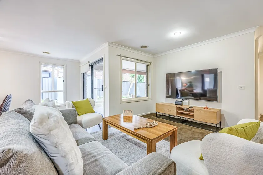StayAU Newly 8 Beds Spacious Home in Derrimut - Image 1