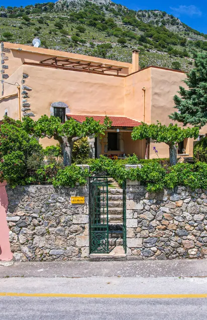 Traditional Villa with pool in Sfakia - Image 1