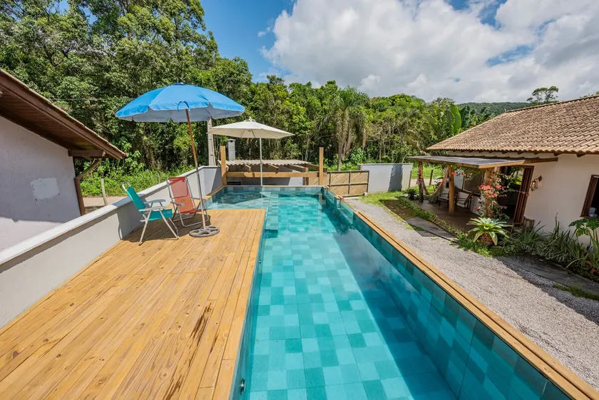 House with Exclusive Pool, Jacuzzi and Ping Pong - Image 1