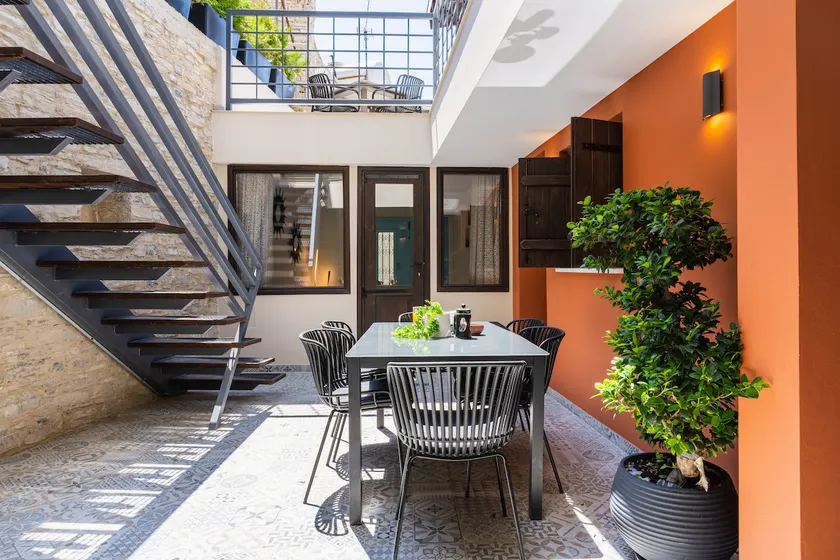 Sunlit courtyard house with Sauna! - Image 1