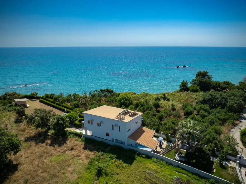 Elegant Seaview Apartment and private Beach Access - Image 1
