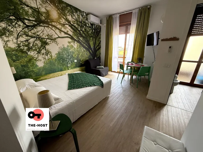 Lively colorful studio in the heart of Monza - Image 1