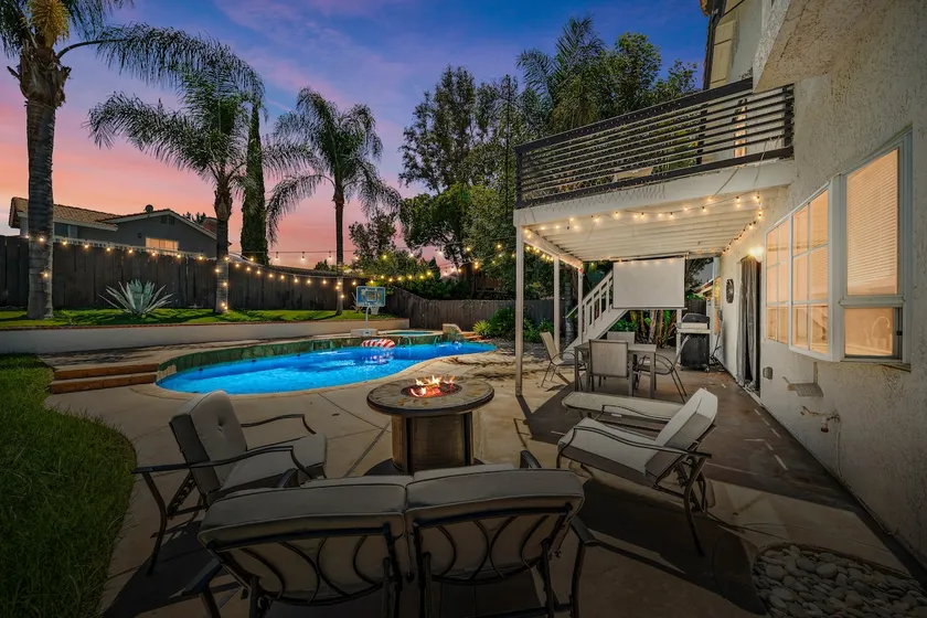 Spacious Pool & Jacuzzi|Game Room|BBQ|Fire Pit|4BD - Image 1