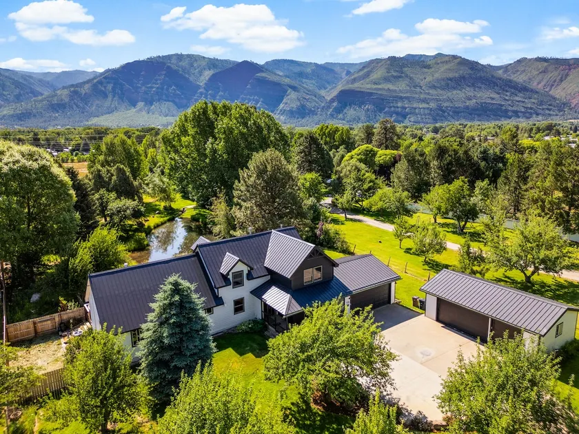 Luxe Retreat on Celebration Pond - Image 1