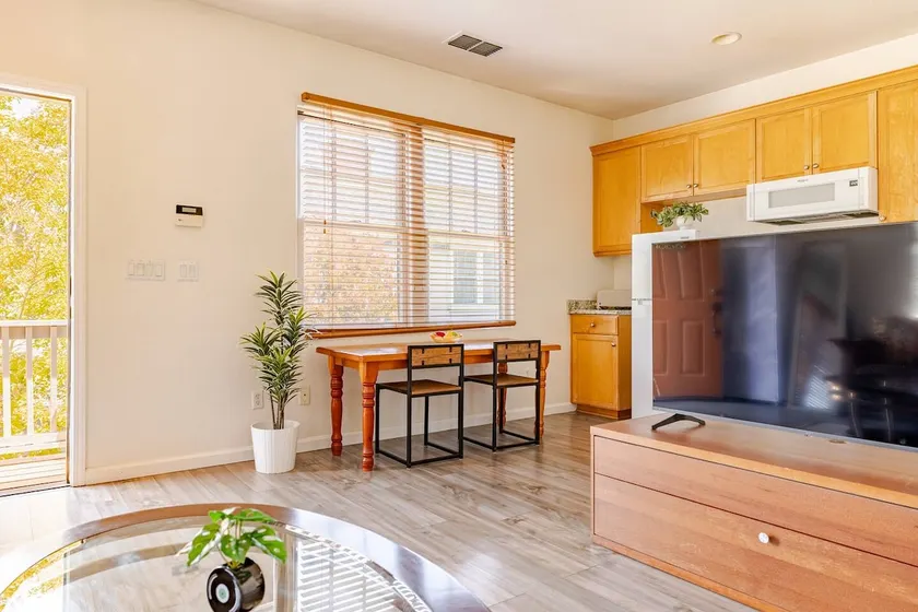 Stylish Studio w/ King Bed + 55in TV + 2Car Garage - Image 1