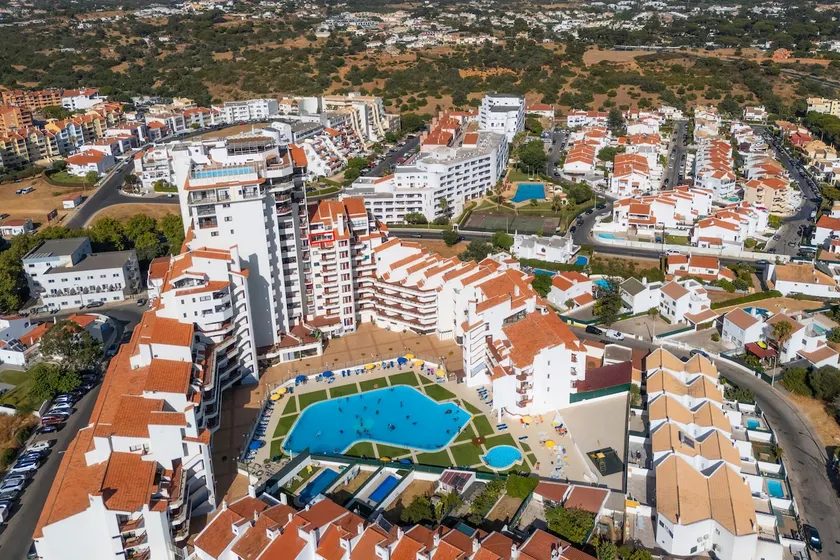 Helena Pool Stay Albufeira - Image 1