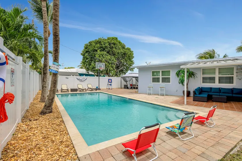 Pool Home with 5 bed 2 br near Lantana Beach - Image 1