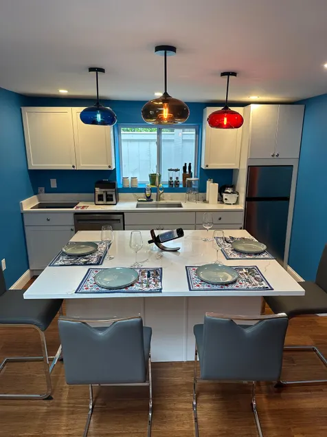 (3) New Garage Studio Guesthouse - Image 1