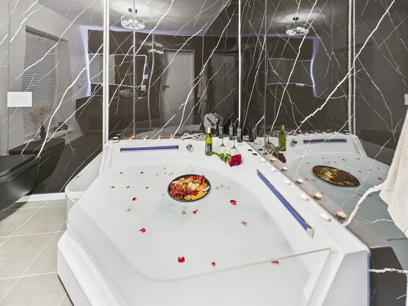 Loft and Living Private Spa am See mit Sauna und Whirlpool - Image 1