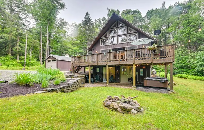 Cabin with Hot Tub and Lake Access - Image 1