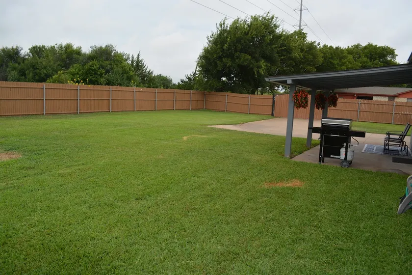Fenced Backyard - Parking - Near Six Flags - AT&T - Image 1