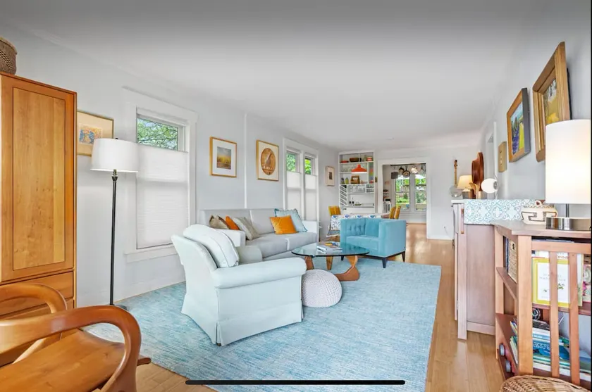 Beautiful English Cottage w Parking, by Light Rail - Image 1