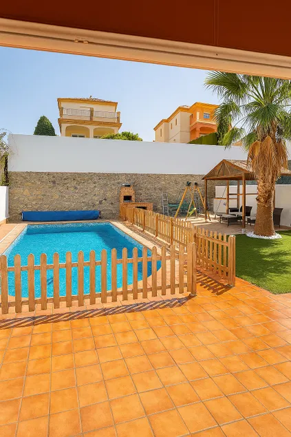 Enjoy Granada with your family, pool and BBQ - Image 1