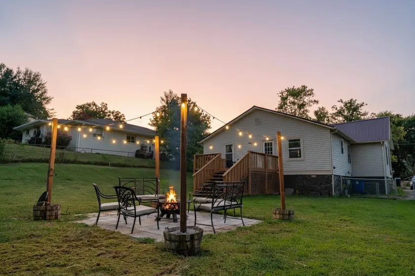 Cozy Pet-Friendly Home with Fire pit and King Beds - Image 1