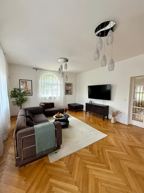 Family Villa Hanspaulka - Image 1