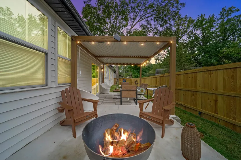 Downtown Simpsonville/5 Private Bedrooms/Pergola - Image 1