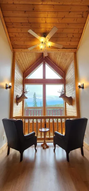Mountain Road Chalet near Jasper! - 4 bedrooms - Image 1