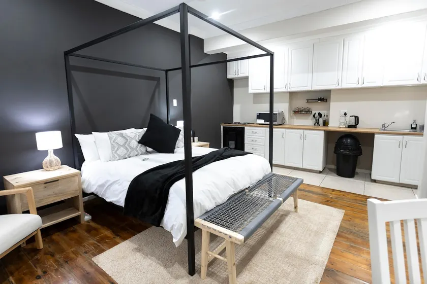 Hilton Avenue Retreat - Image 1
