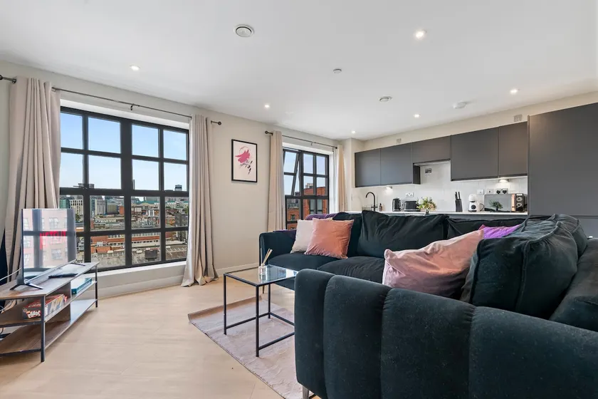 #45 2 bed Lux Fountain Lofts Digbeth - Near Blakesley Hall Museum - Sleeps 5 - "Perfect for Contractors and Families " - Image 1