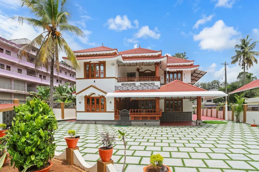 Luxury Oasis 3BR AC Villa- Garden & Balcony Lounge - Image 1
