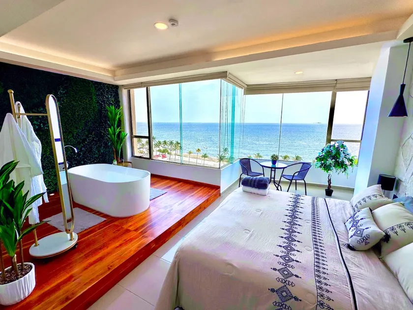Luxury Oceanfront Penthouse - Image 1
