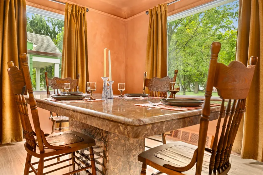Stylish 3BR in Royal Oak Near Downtown, Zoo & Park - Image 1