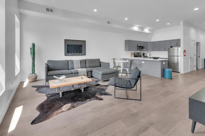 Stay l Modern 1BR Apartment | 25 Min To NYC - Image 1