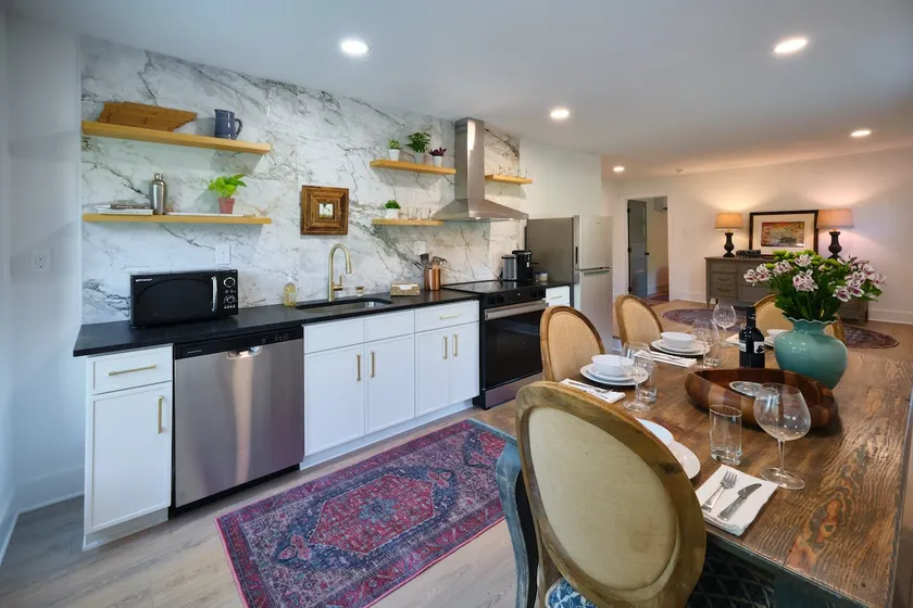 Luxury 1BR | Walk 2 Entertainment | Sleeps 4 | W/D - Image 1