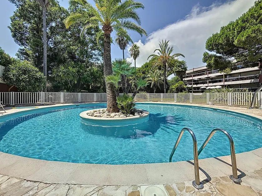 Private Garden Pool & Tennis 15 min walk to Antibes Center - Image 1